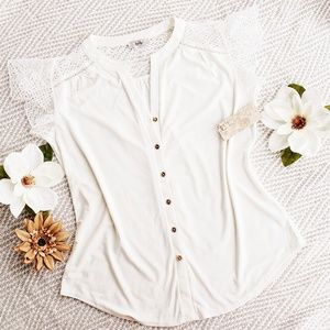 NWT Ivy Ridge Button Down Lace Blouse